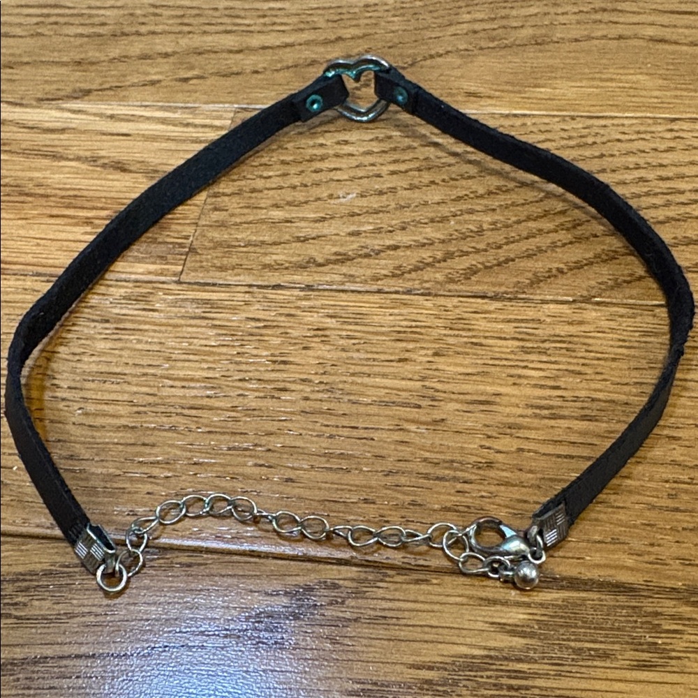 Hot Topic | Black & Silver Heart Choker Tight Necklace Slightly Tarnished OS - Picture 3 of 3